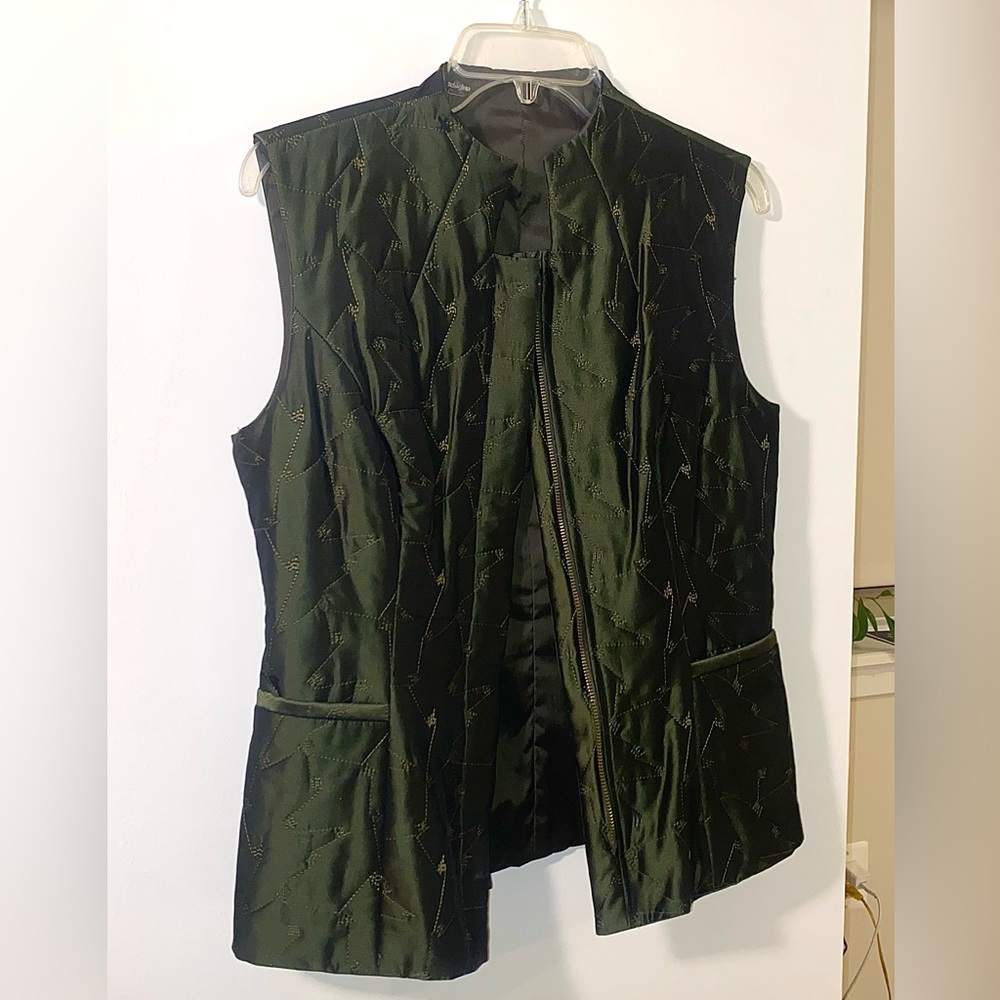 REVERSIBLE green vest (both sides have pockets!!)